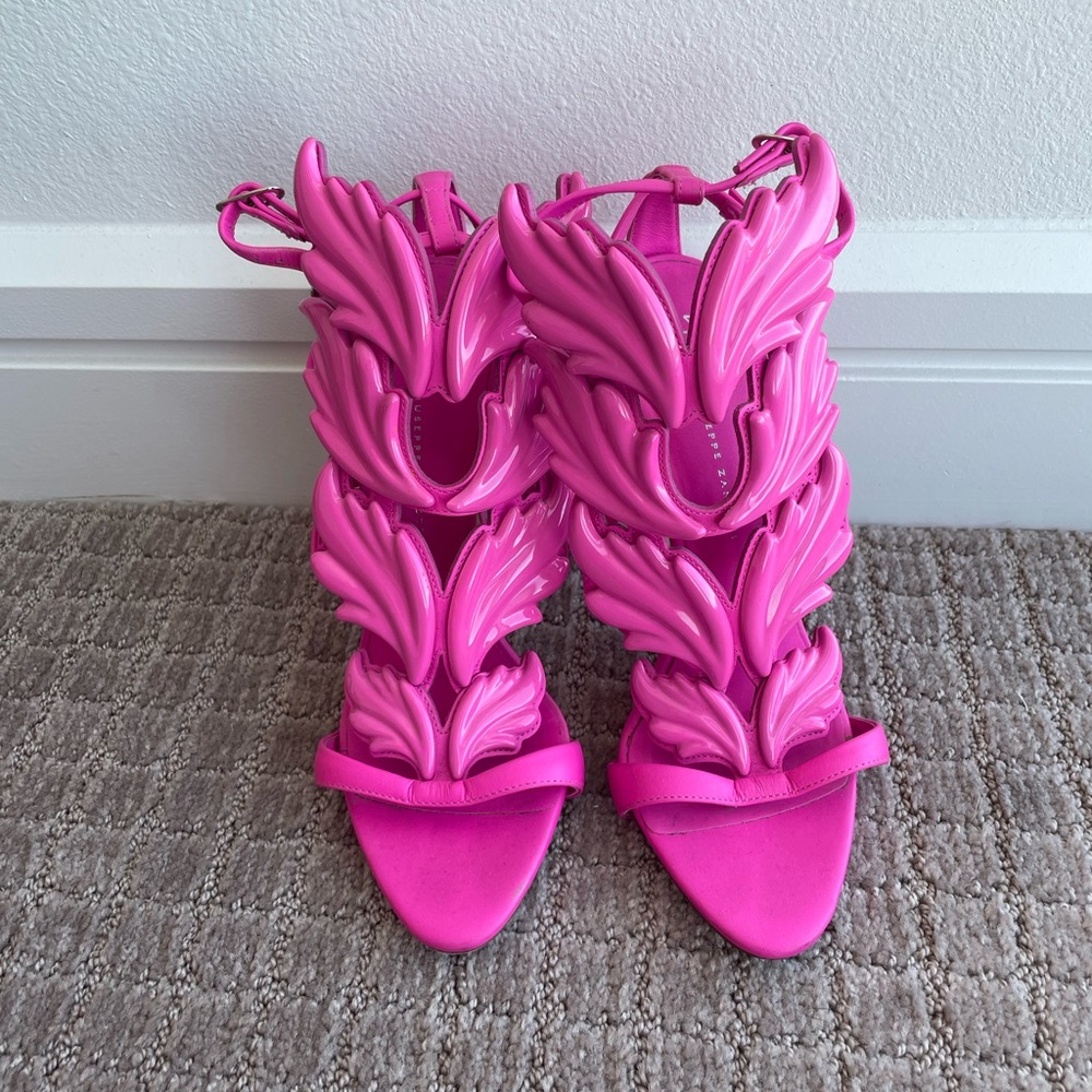 Giuseppe Zanotti Cruel Wing Sandal💕 - Picture 4 of 5